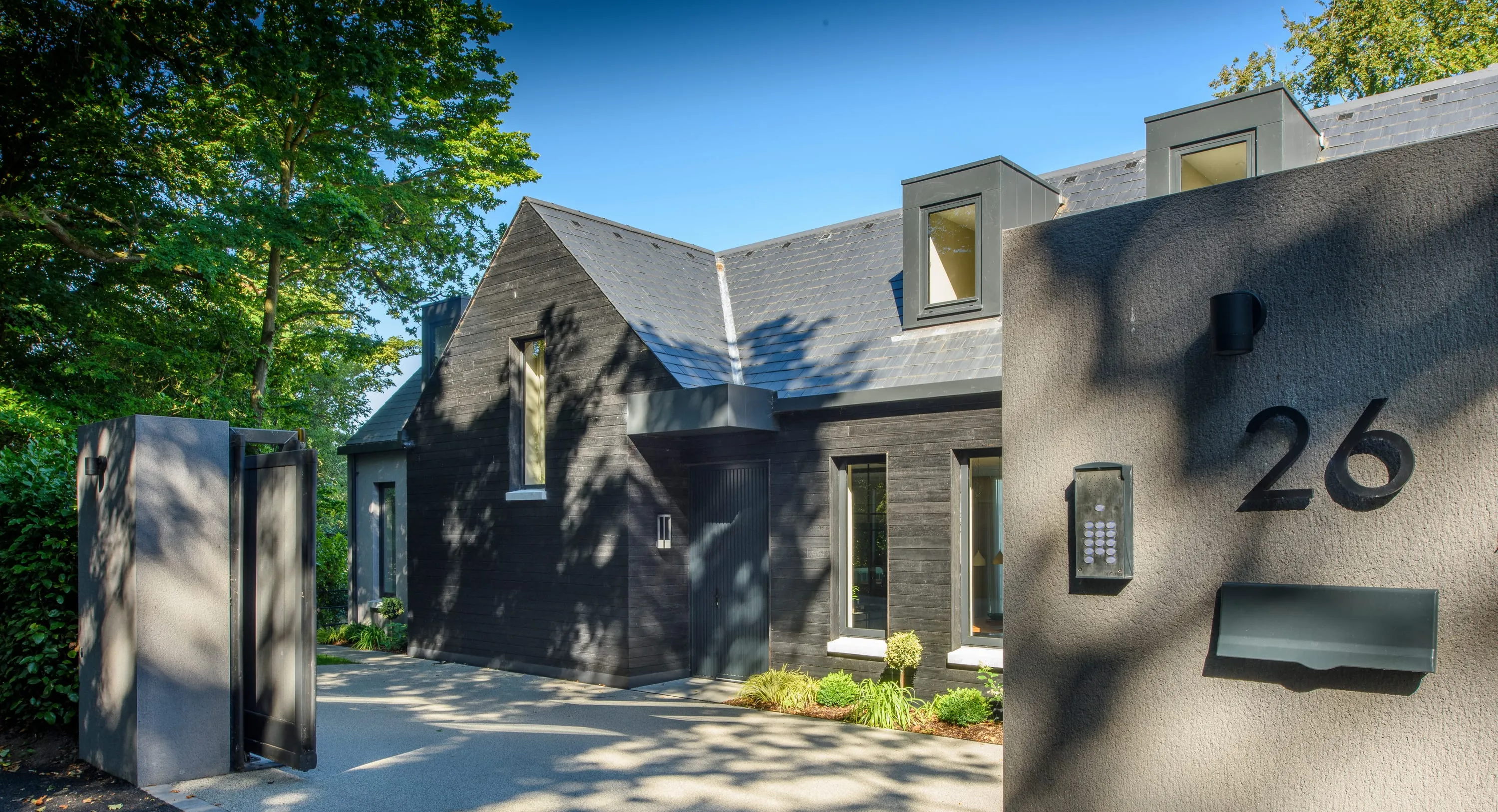 Panoramic view of the approach from the gates to the front door